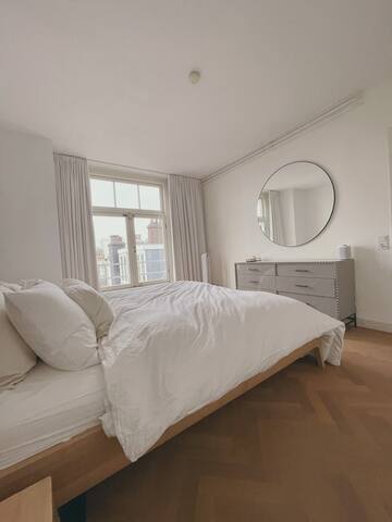 143 M2 – prime Location Amsterdam 2 Bed + Study gallery image 4