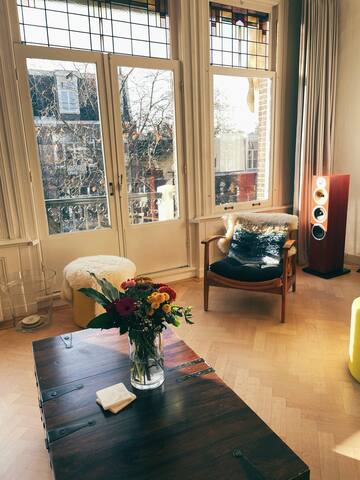 143 M2 – prime Location Amsterdam 2 Bed + Study gallery image 3