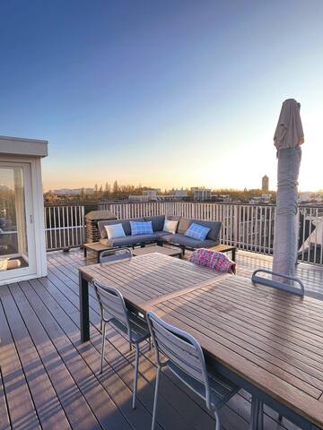 143 M2 – prime Location Amsterdam 2 Bed + Study gallery image 2