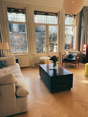 143 M2 – prime Location Amsterdam 2 Bed + Study