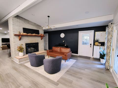 Clemson Compound
{1/2 mile from campus}