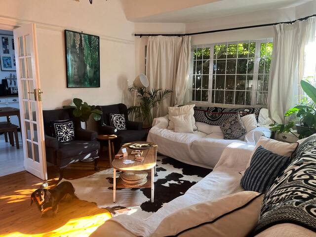 Stylish Convenient Cape Town Family Home gallery image 2