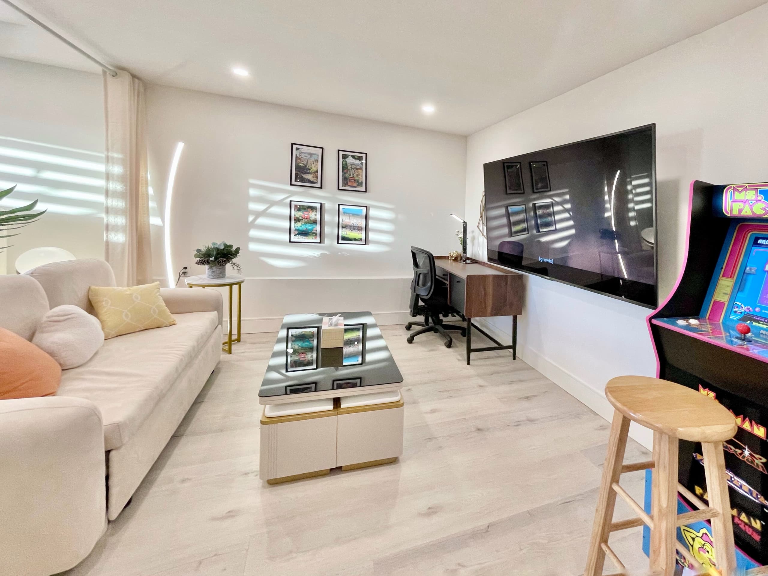 Home in San Francisco · ★4.91 · 2 bedrooms · 3 beds · 1 bath - Image 2