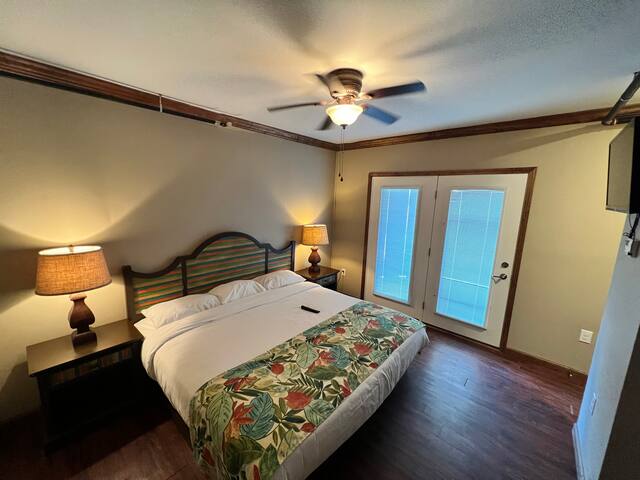 Entire Seabrook Villa one building 4 units. gallery image 3