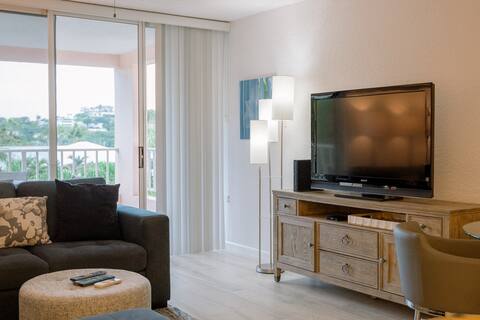 Entire 2nd Floor 2 BR Elysian - Tennis & Tides