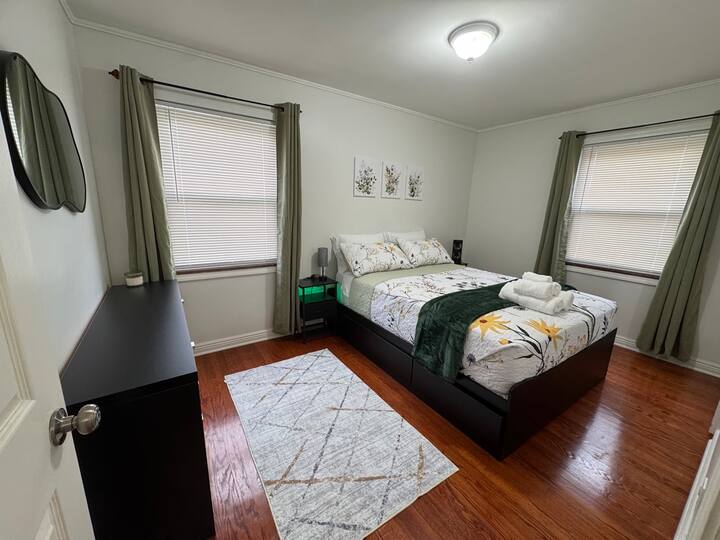 Spálňa 2 na hlavnom poschodí: menšia manželská posteľ 