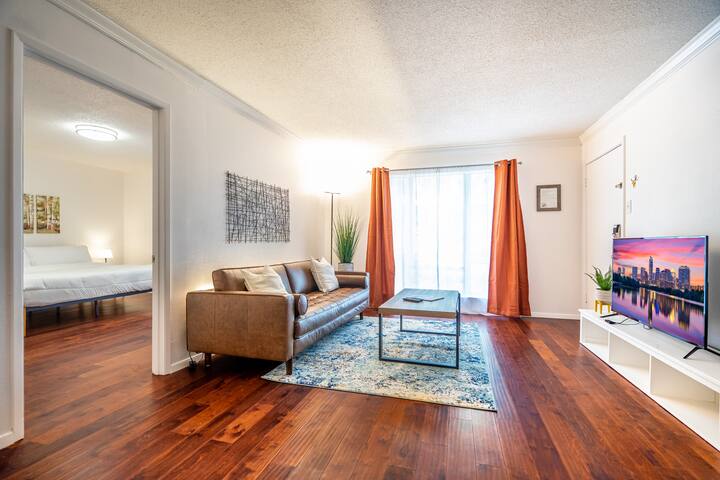 3 bedroom 2 bathroom Flat near Greenville SMU & 75