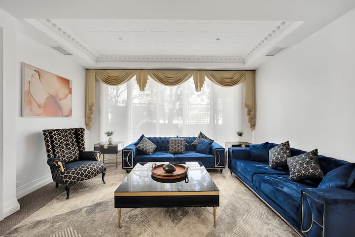 Brighton House w/ Pool gallery image 2