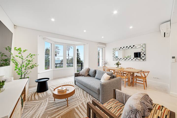 Hazel U2 Beachfront with balcony and 2 bedrooms