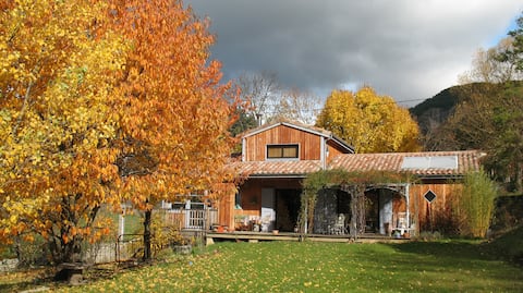 Maison chaleureuse avec grand terrain