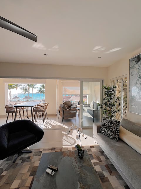 Magic beach front apartment