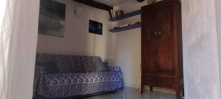 الطابق الأول.