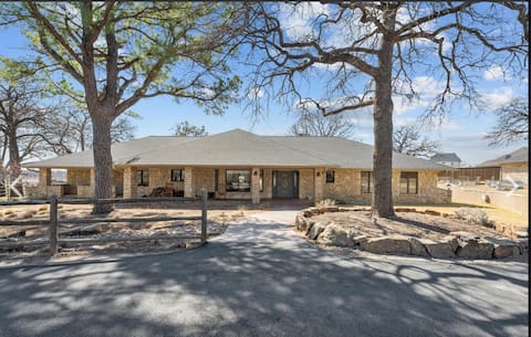True Ranch House on 15 acres Tranquil in DFW