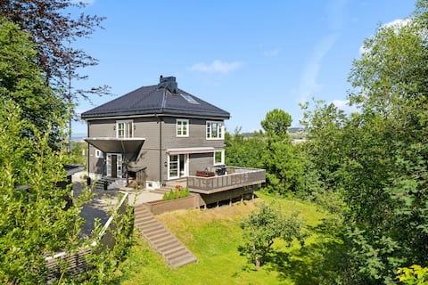 Villa with views, tranquility and charm