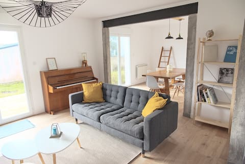 Popular Airbnb listing: Large bright house with enclosed garden. in Guilvinec