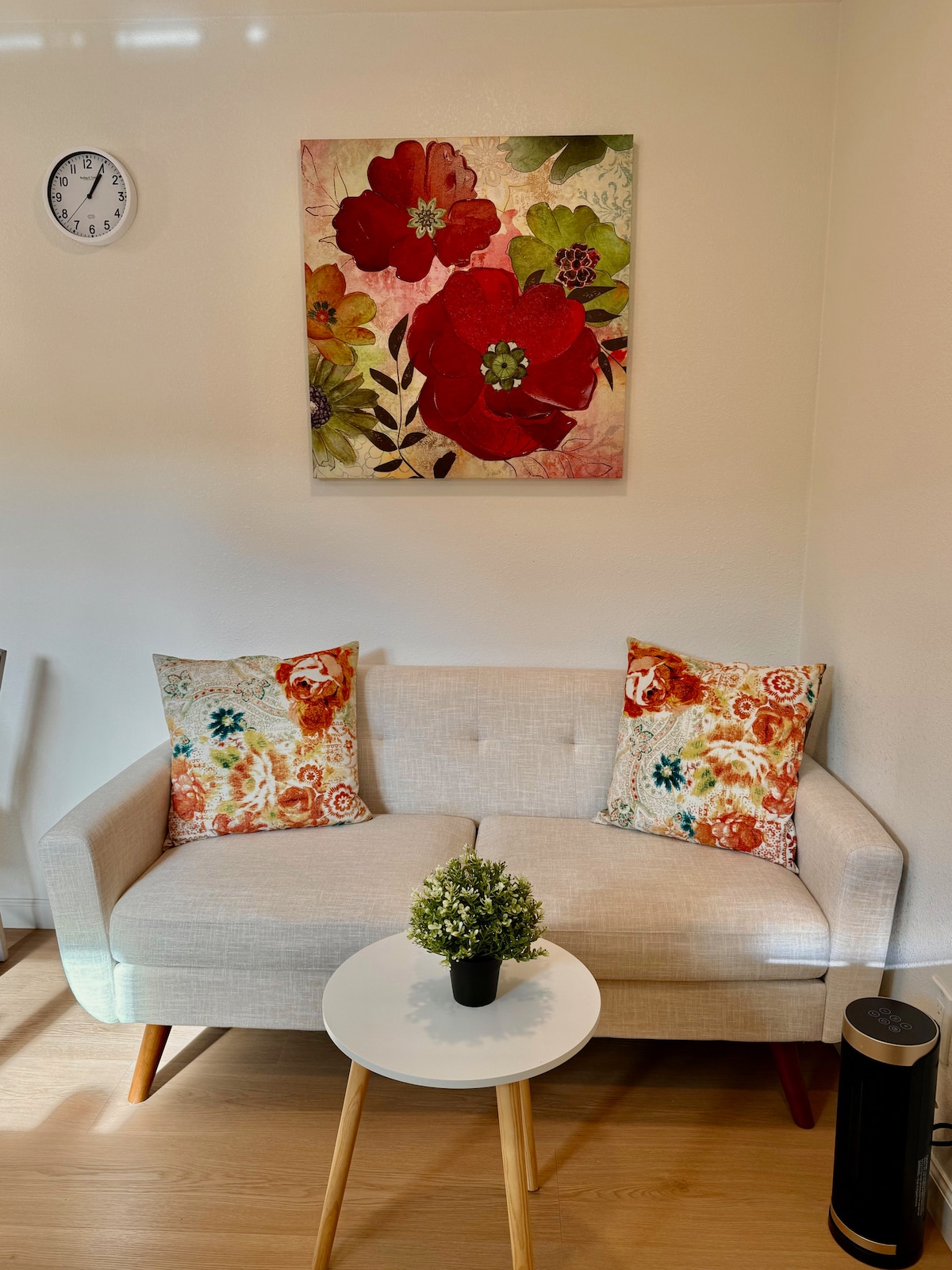 Top Airbnb: New Cosy Guesthouse +Private Entrance, Own Parking in West San Jose
