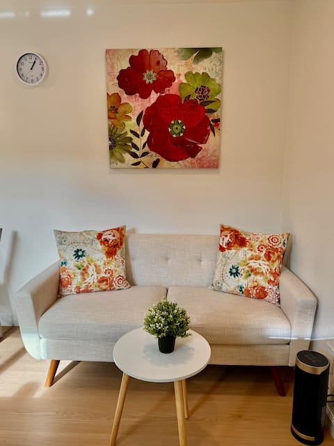 Top Airbnb: New Cosy Guesthouse +Private Entrance, Own Parking in West San Jose