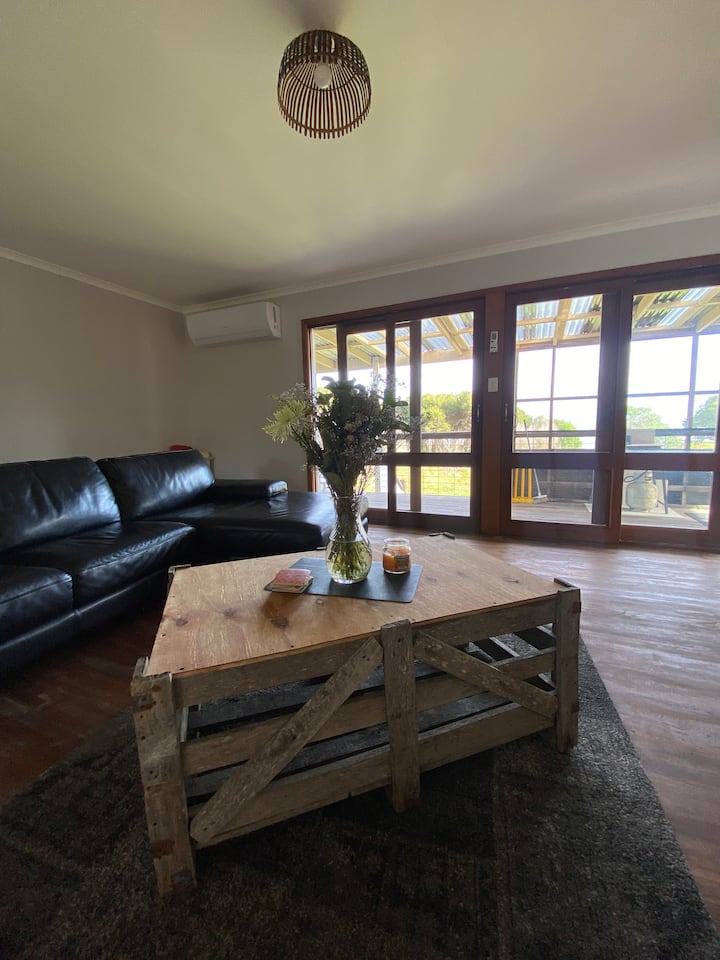 Waterfront Utopia Island Stay - Bairnsdale
