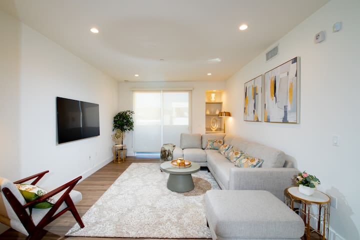 New Modern 3BR/3BA Apt w/ Rooftop in Larchmont