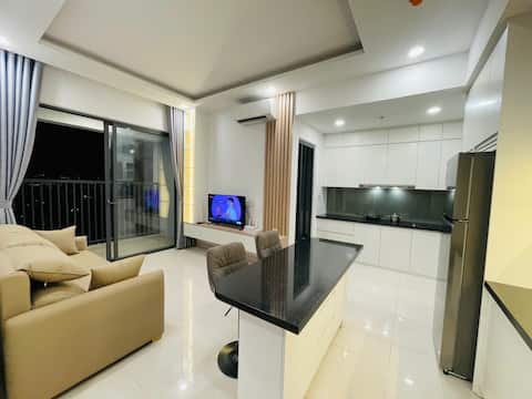 Landmark and Saigon River View Apartment