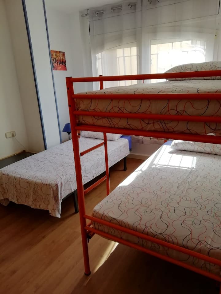 Trojlôžková spálňa.