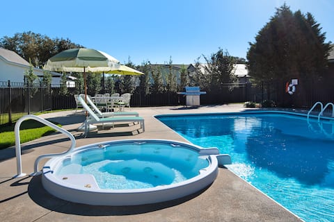 Top performing Airbnb: Private Heated Jumbo SW pool&spa, game room office in Pensacola / Ferry Pass / Brent