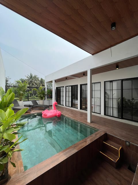 Until Villa Queensland 2