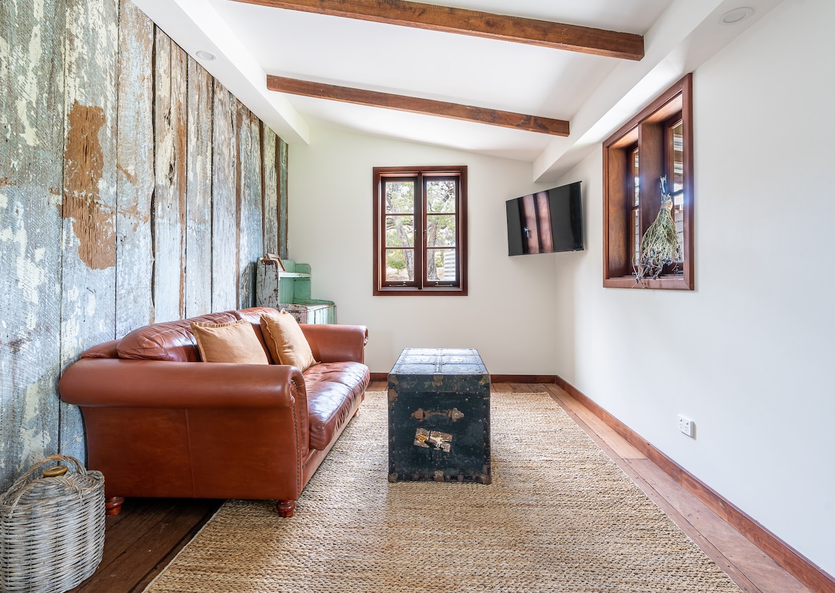 Top Airbnb: Wildcroft Cottage in City Of Busselton