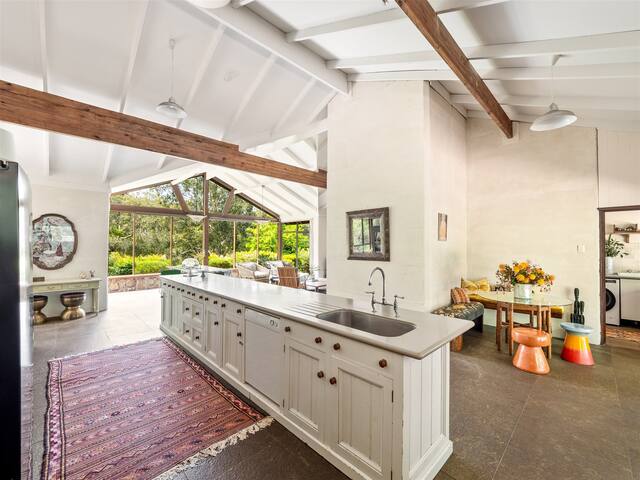 Shawlilly Stay | NEW Listing gallery image 5