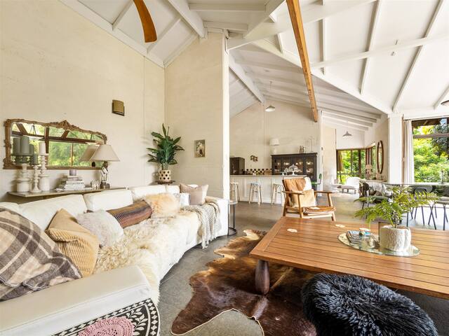 Shawlilly Stay | NEW Listing gallery image 3