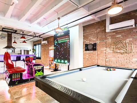 S. Penthouse w/Arcade, Pool Table, Sauna & Massage