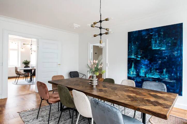 Huge 213Sqm delux danish designer – city center gallery image 4