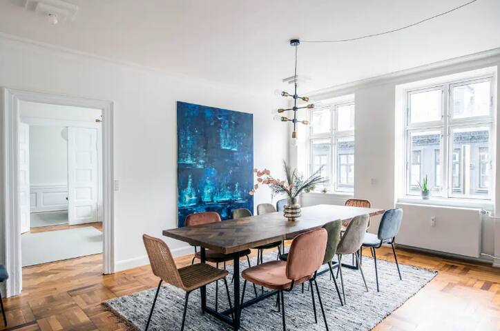 Huge 213Sqm delux danish designer – city center gallery image 5