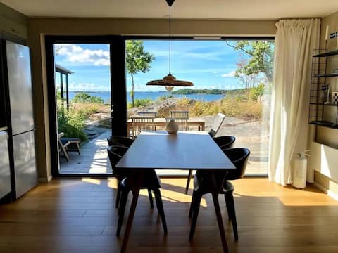 Cozy house by the sea with fireplace and spa bath