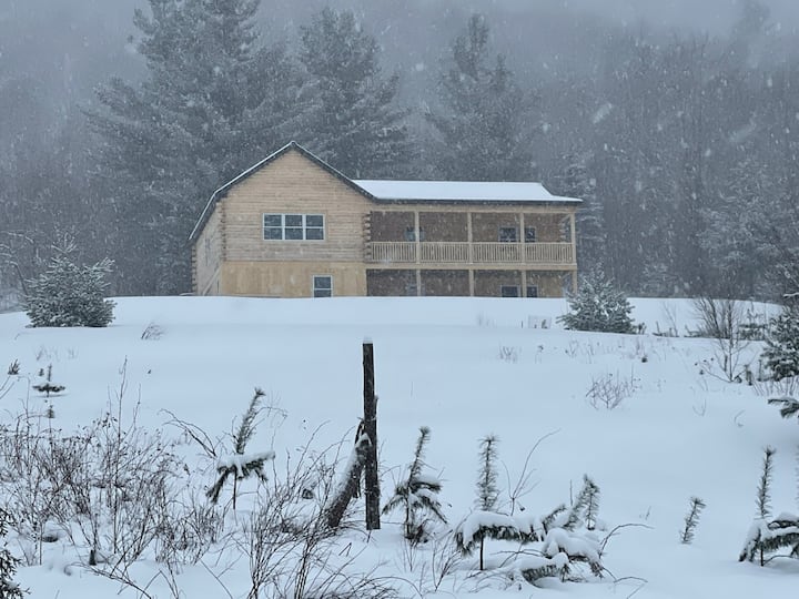 4 Bedroom 3 bath Log Cabin