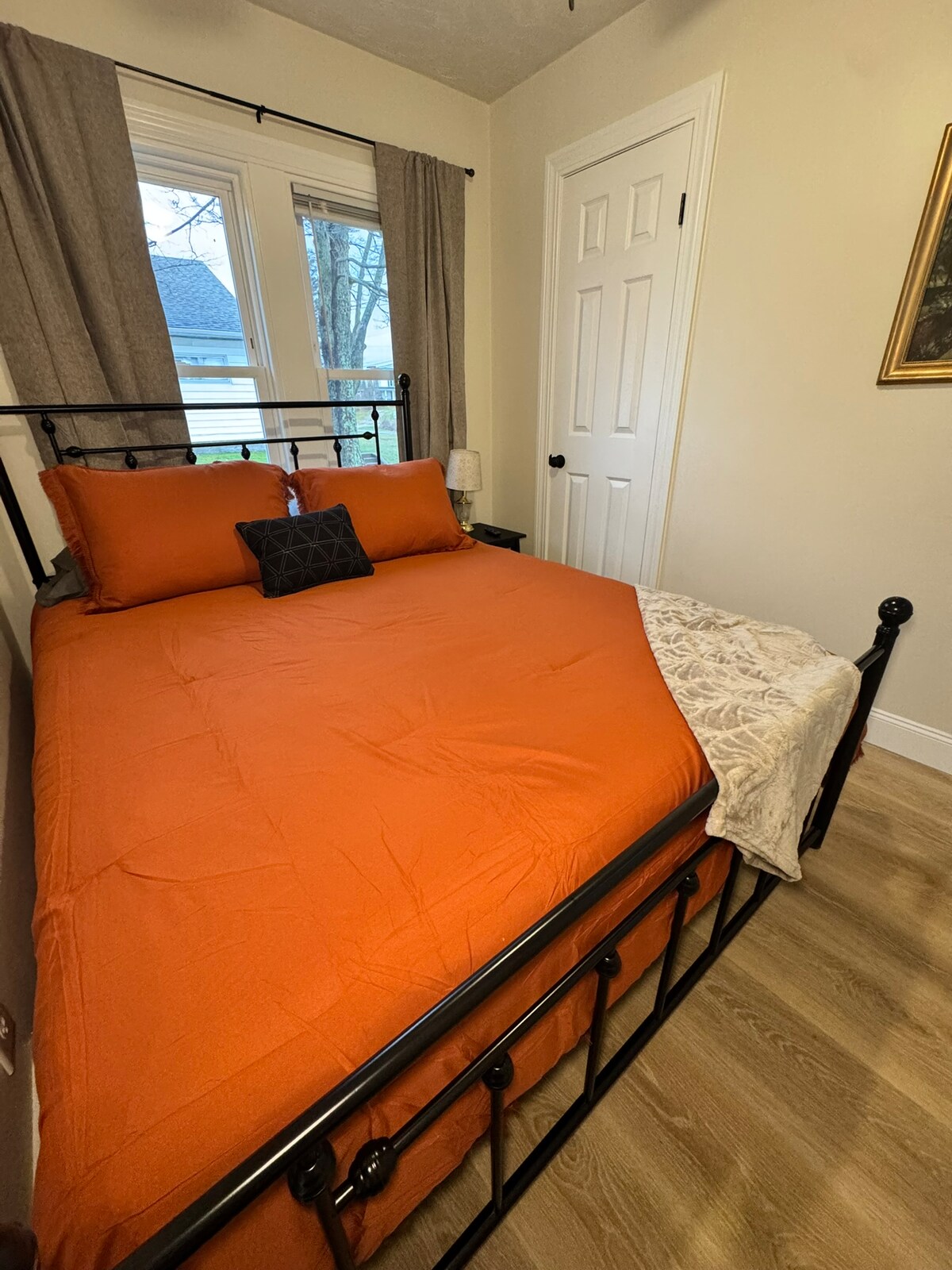 Queen bedroom with Smart TV, dresser & closet 