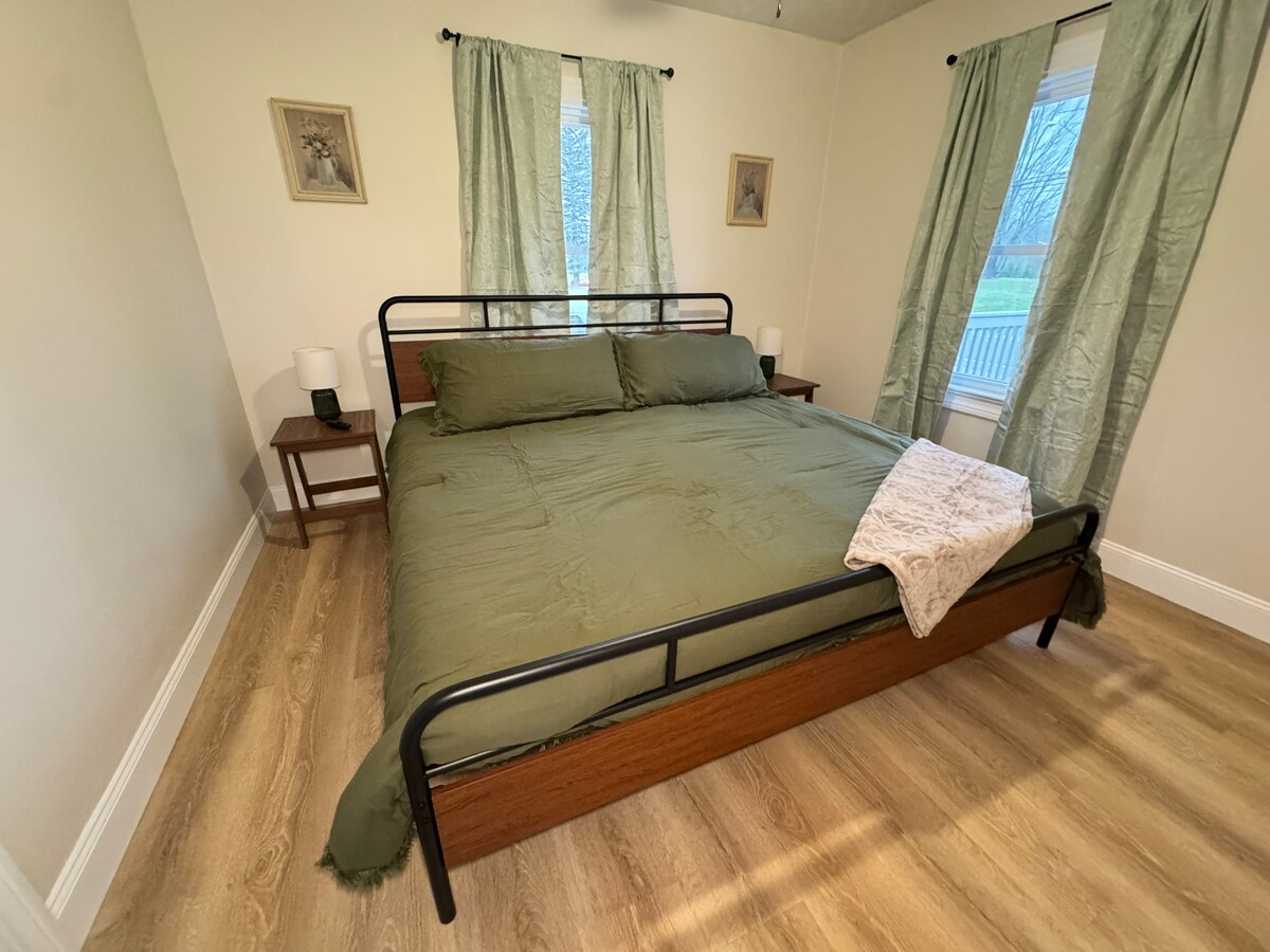 King bedroom with Smart TV, dresser & closet 