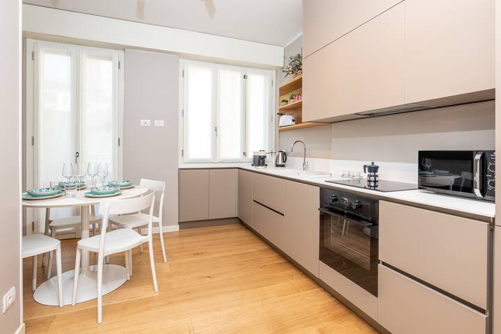 Stylish & Elegant Apt Steps from Duomo | Sleeps 4 gallery image 5