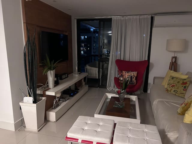 Alugo Apartamento de 3 quartos