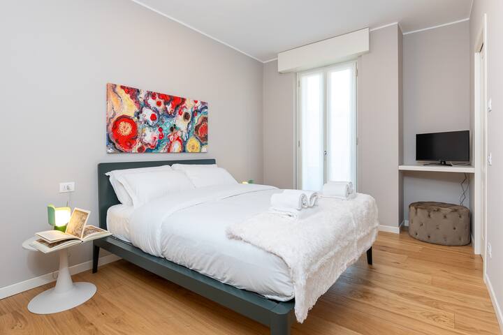 Newly Renovated Luxury Flat | Steps from Duomo gallery image 4