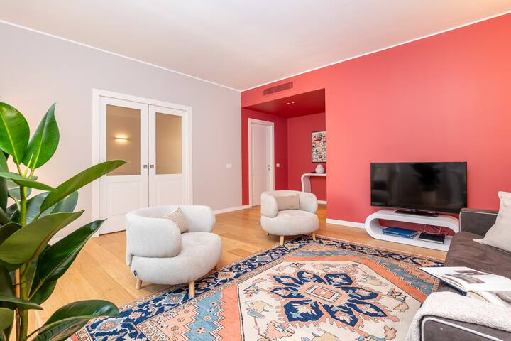 Newly Renovated Luxury Flat | Steps from Duomo gallery image 5