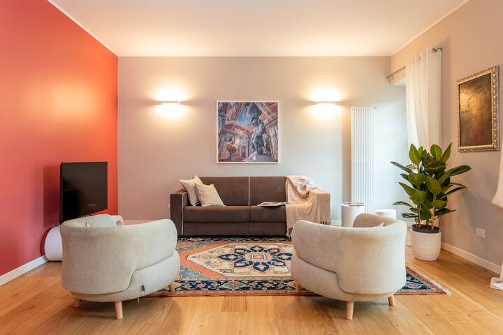 Newly Renovated Luxury Flat | Steps from Duomo gallery image 2