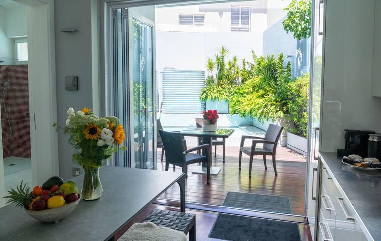 Designer Villa with Swimming pool – sleeps 4 gallery image 4