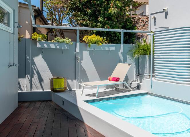 Designer Villa with Swimming pool – sleeps 4 gallery image 2