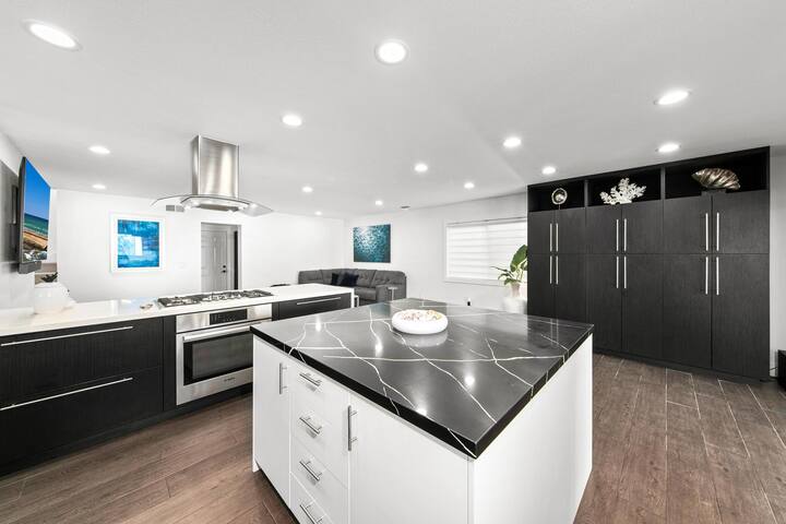 Del Mar Heights Delight gallery image 2