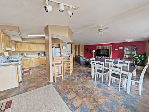 Popular Airbnb listing: Snowy Range Escapes, Cascade Condo in Laramie