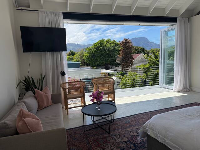 Entertainers Dream Home gallery image 4