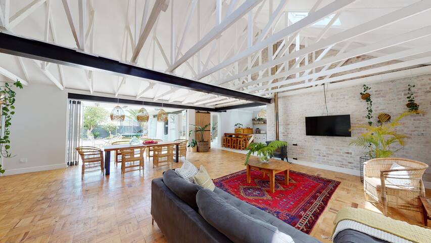 Entertainers Dream Home gallery image 5