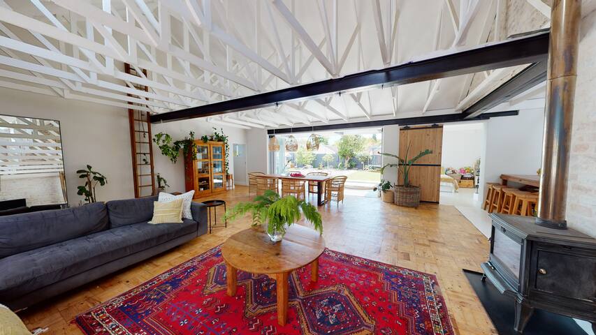 Entertainers Dream Home gallery image 2