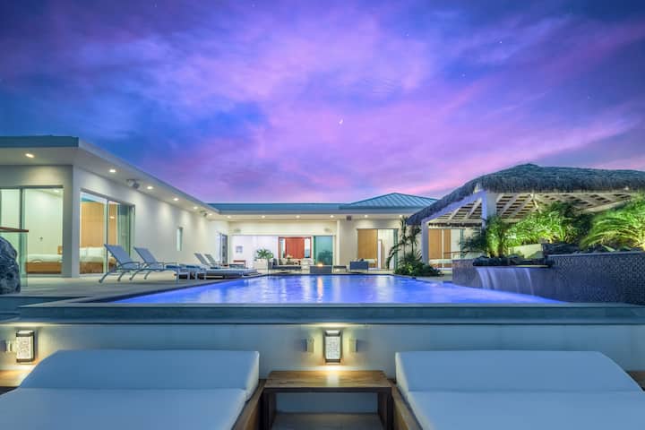Turks & Caicos Islands Luxury Waterfront Villa - Turks- und Caicosinseln